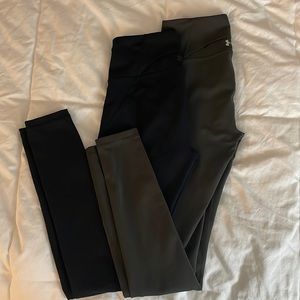 Under Armour full length leggings in black and olive XS